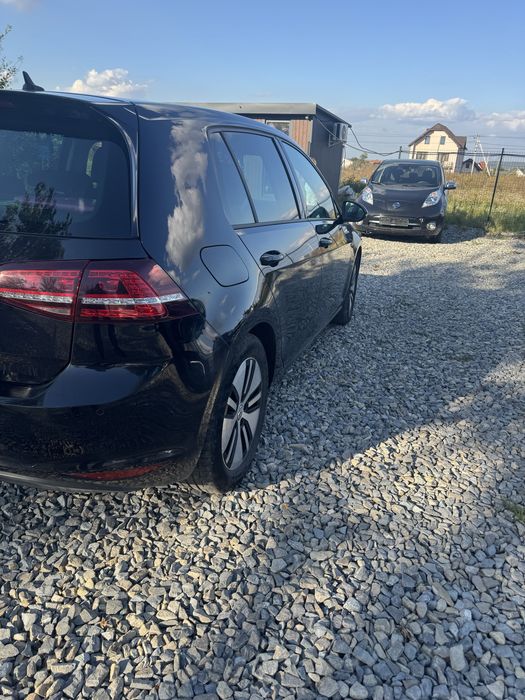 Продам хороший автомобіль е-Golf