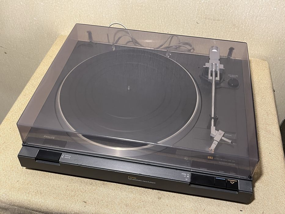 Автоматический HI-FI проигрыватель винила PHILIPS F7230 BELT DRIVE
