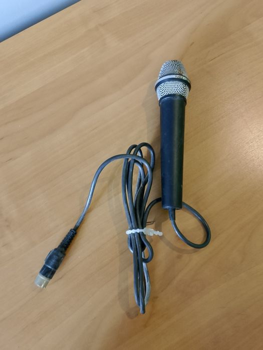 Mikrofon UNITRA z epoki PRL-u