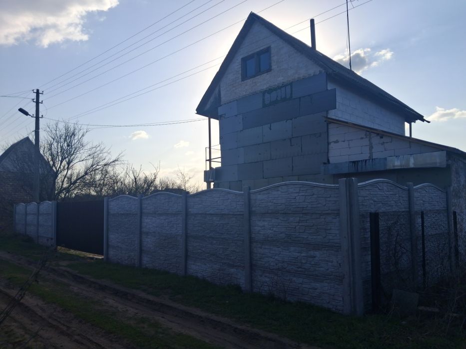 Продажа капитальной 2-х этажной Дачи.Рядом
