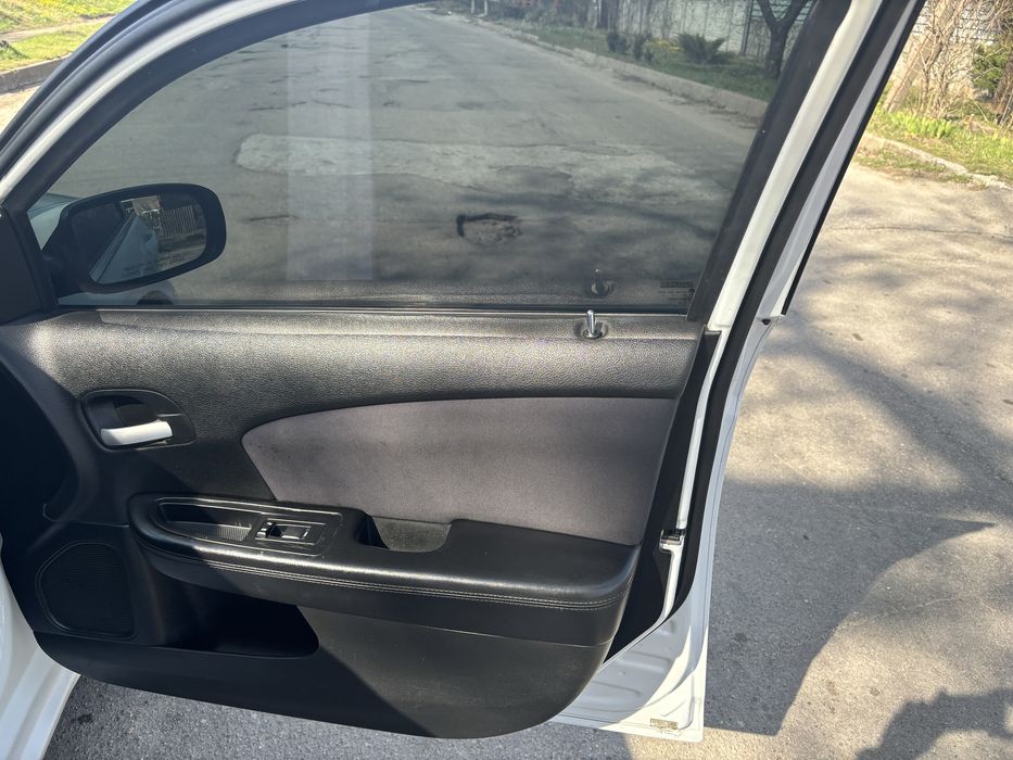 Chrysler 200 2012 год