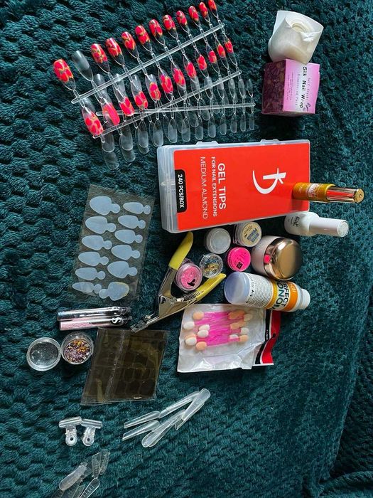 все для маникюру продаю залишки, типси, мономер, втирка, гель