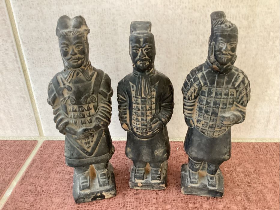 Figurki żołnierzy  armii terakotowej