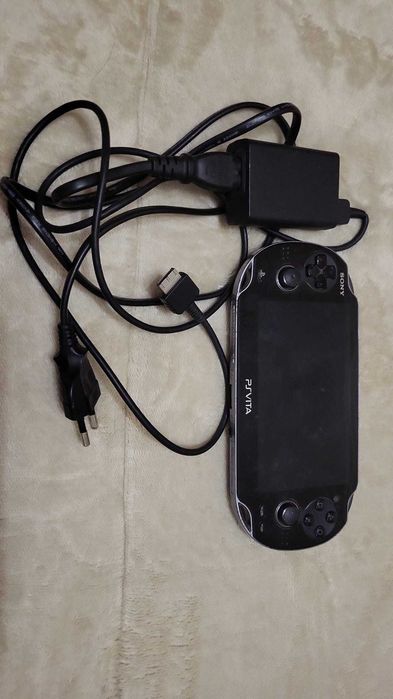 PS Vita OLED PCH-1000 + 6 Jogos + Carregador Original | Bom Estado