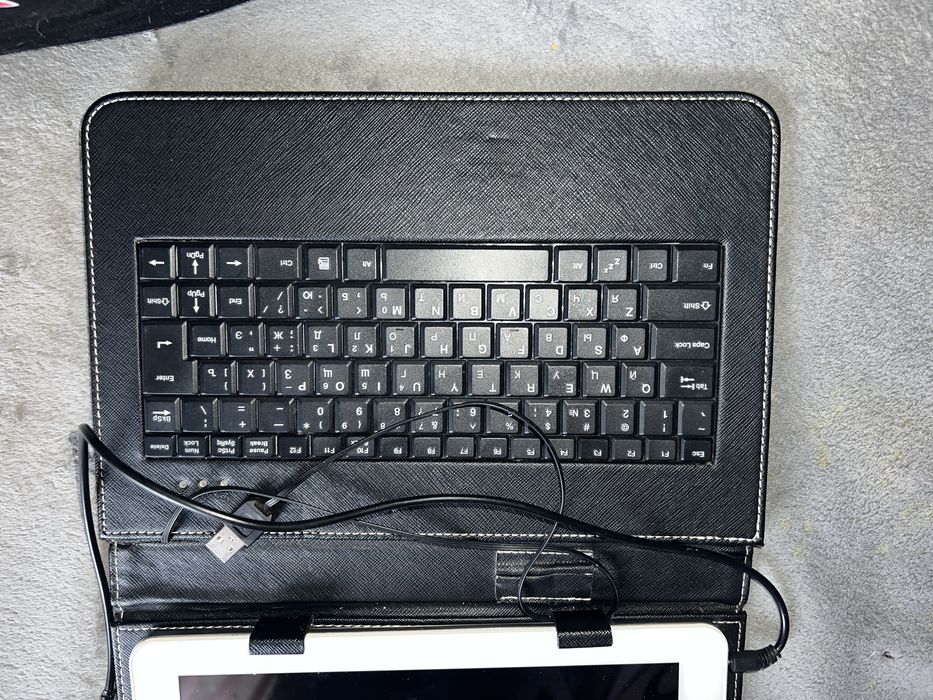 Планшет +клавіатура 2гіб