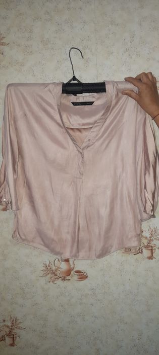 Жіноча блузка Zara.