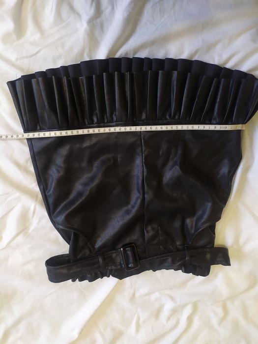 Шкіряна спідничка. Стан ідеальний. Вік:орієнтовно 7-10років в залежнос