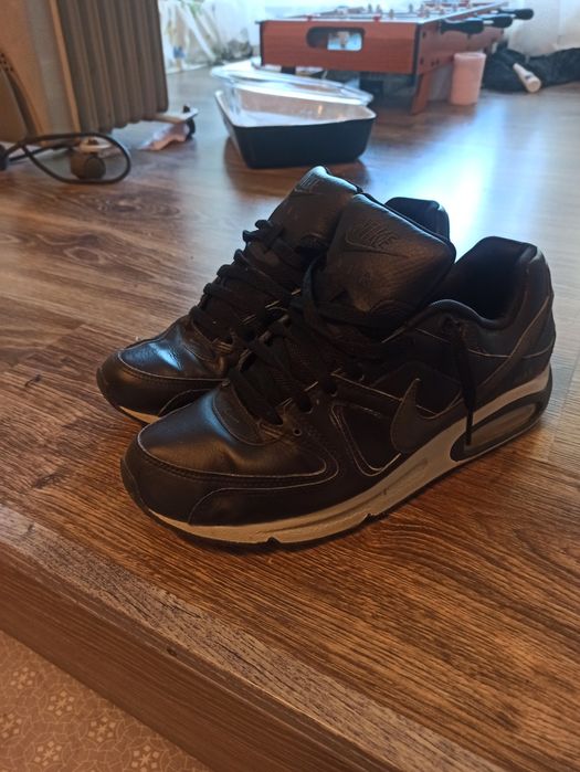 Nike air max command