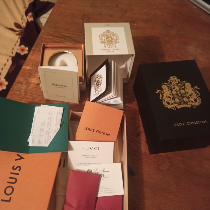 Коробка одеколона Clive Christian