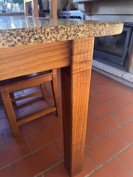Mesa de jantar Granito (2m x 1m) com 4 cadeiras