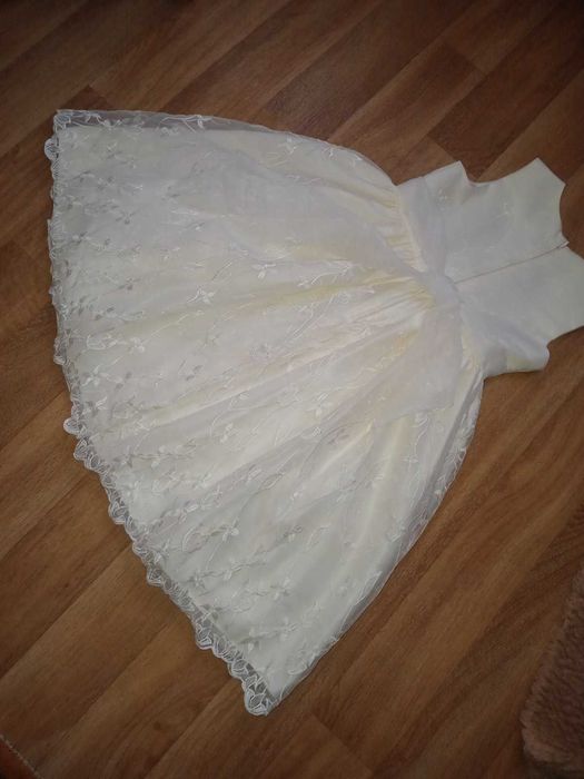 Нарядные платья.