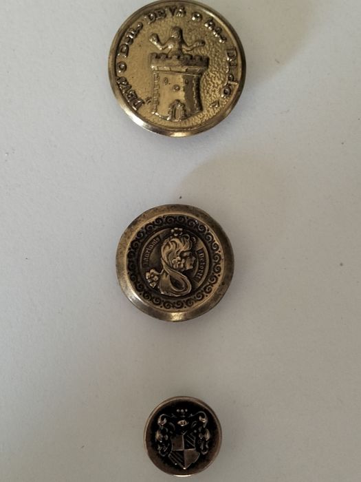 3 Botões antigos