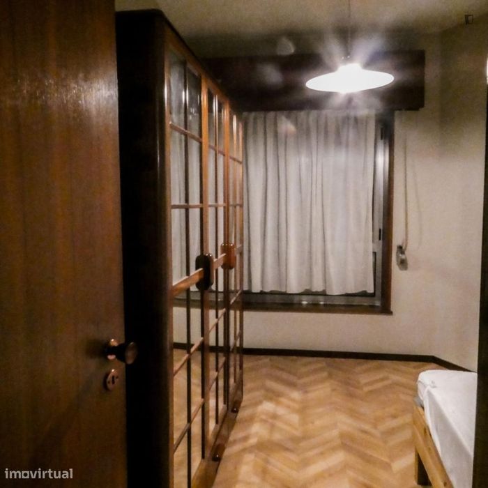 Room - located in Cedofeita, Porto