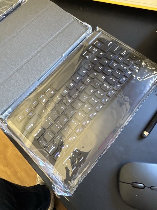 Tablet A15 Pro + Teclado + Rato + Caneta