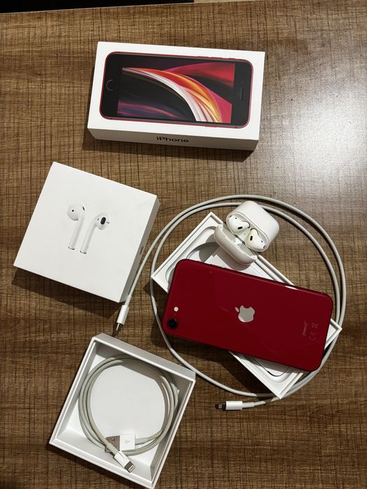 iPhone SE 2020 + AirPods