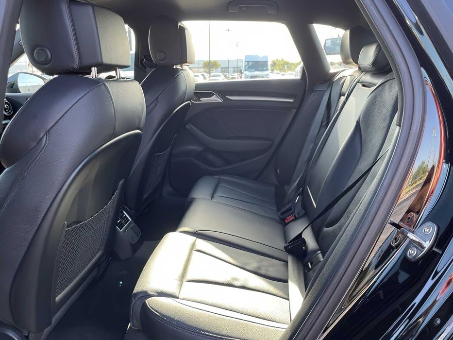 Audi A3 e-tron      2016
