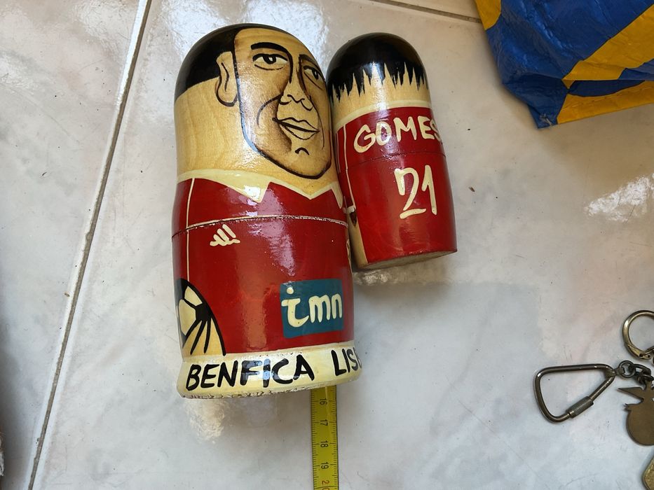 Artigos antigos do Benfica, matrioska e dois porta chaves