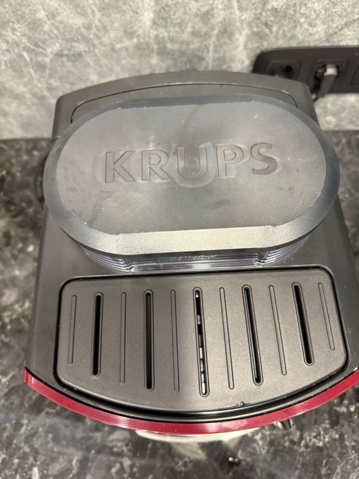 Продам кавоварку Krups EA81