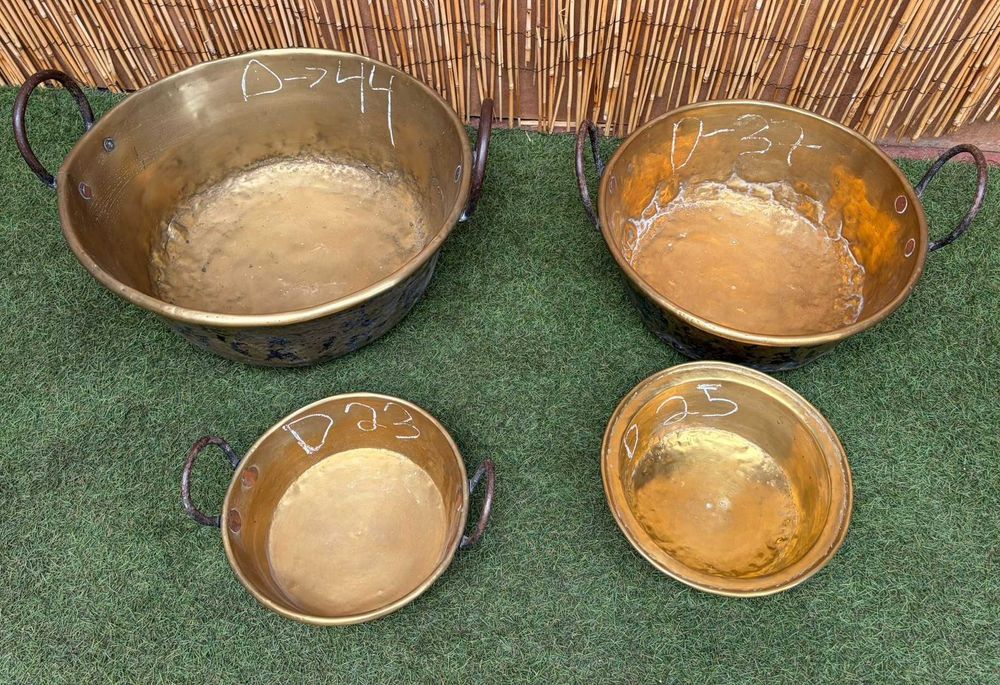 Tachos antigos em cobre martelado, antiguidades