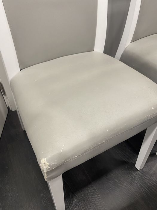 Cadeiras em madeira lacadas