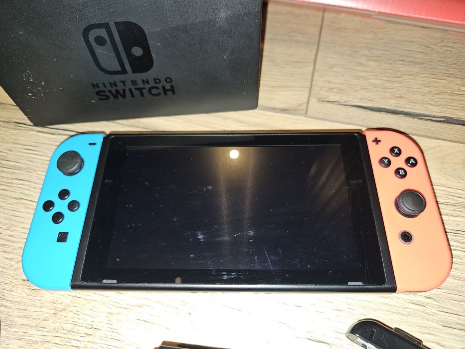 Konsola Nintendo Switch idealna z pokrowcem gratis