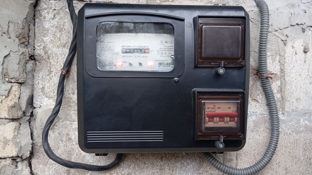 Сдам огромный гараж на 12 Квартале с ПОСТОЯНЫМ 220 и 380В