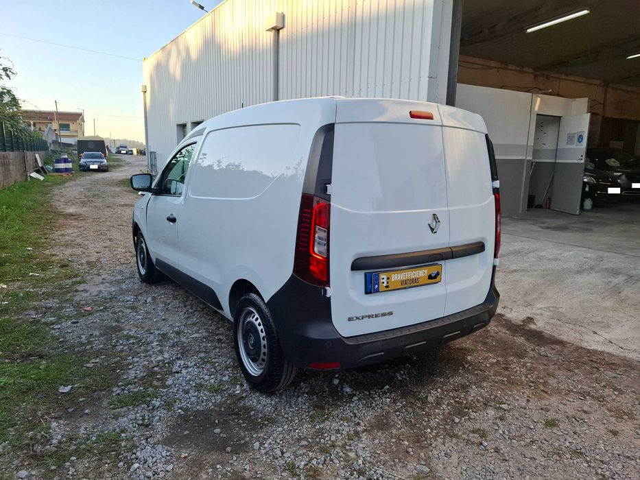 RENAULT EXPRESS 1.5 BLUE DCI ADVANCE (2 LUGARES) APENAS 39 MIL KMS NACIONAL DE 2023/12 (COM IVA DEDUTIVEL INCLUIDO)