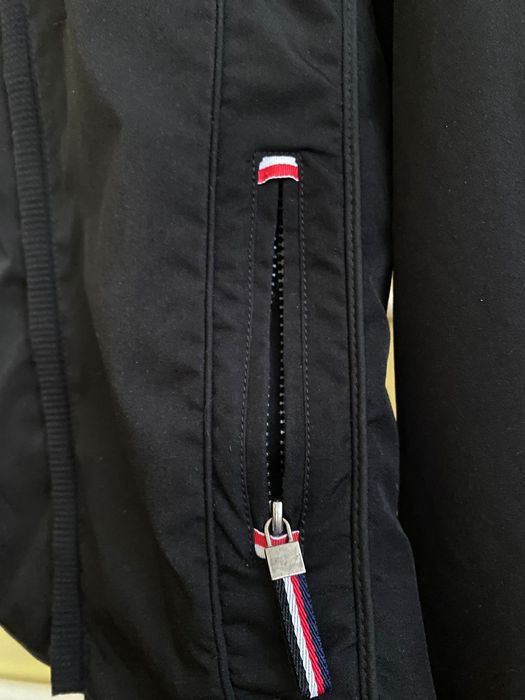 гарна курточка prada