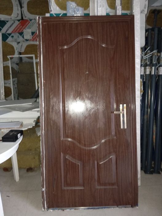 балконна рама бу. Двері металеві