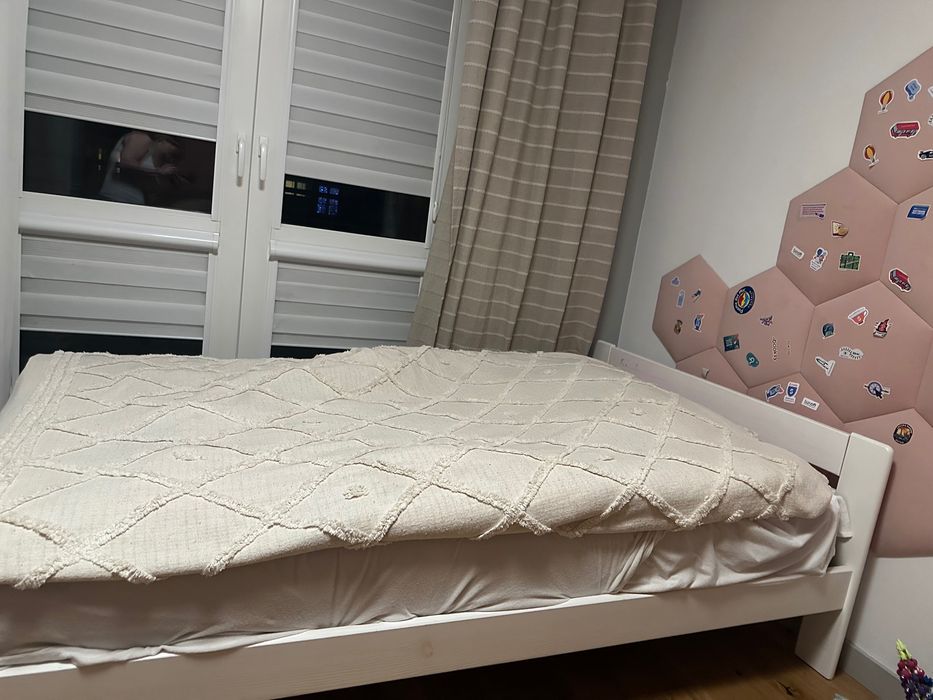 Oddam białą ramę łóżka