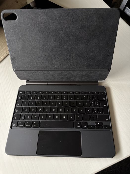 iPad Air 11” (M3) + Magic Keyboard – Como Novo