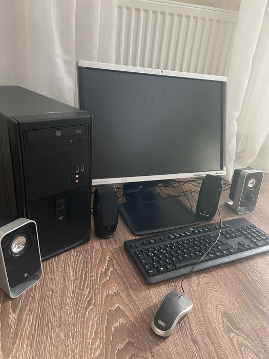 Компʼютор з монітором