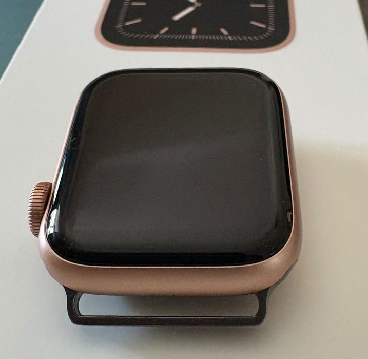 Apple Watch Series 5 (GPS, 40MM)