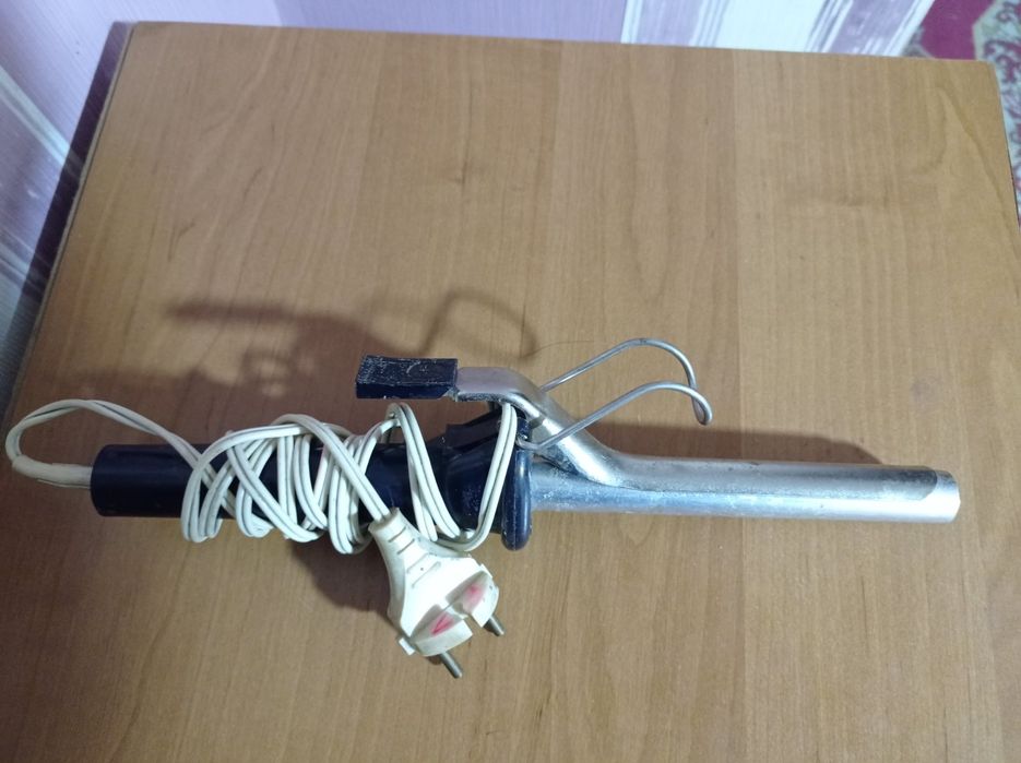 Плойка для волос советская. Щипцы для укладки.