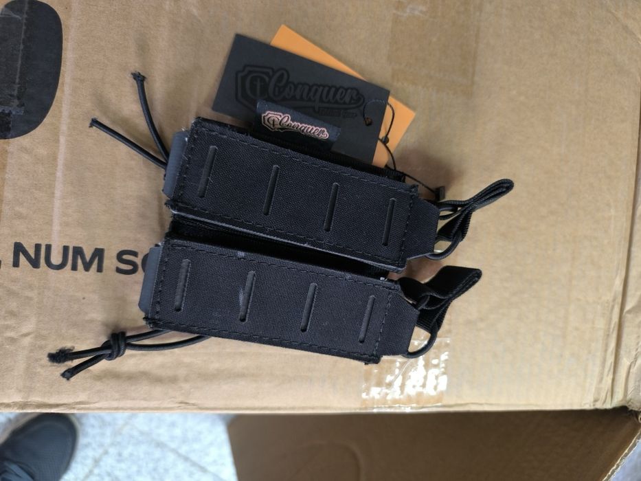 Double pouch magazine