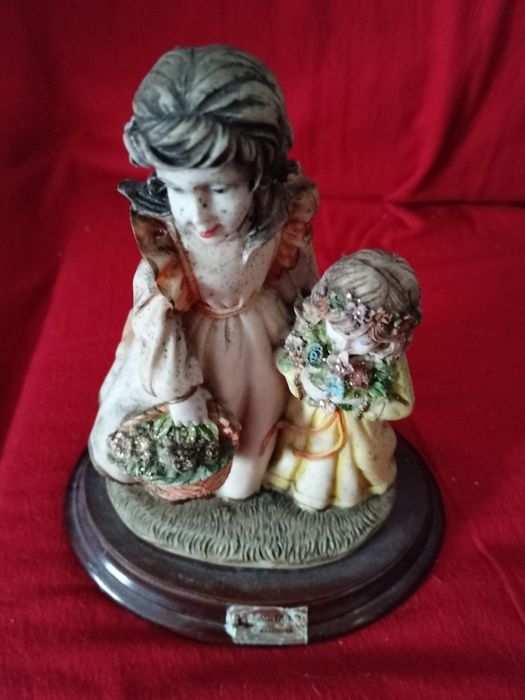 Vendo Estátua de mãe e filha