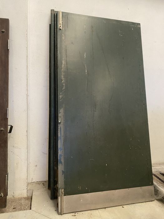 Portas Metálicas Industriais / Portas de Segurança