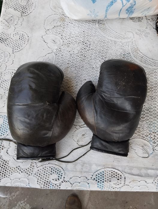 Продам кожані перчатки