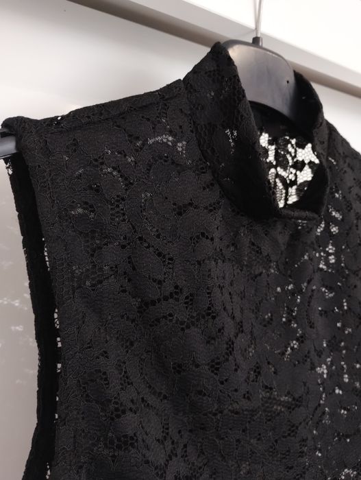 Czarny top koronkowy Bershka