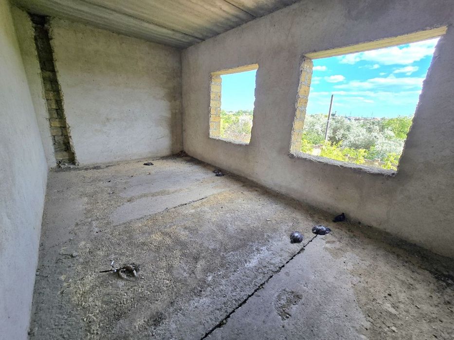 крепкий дом. толстые стены. госакт. все коммуникации