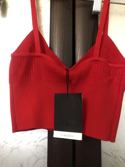 Трендовий топ Zara