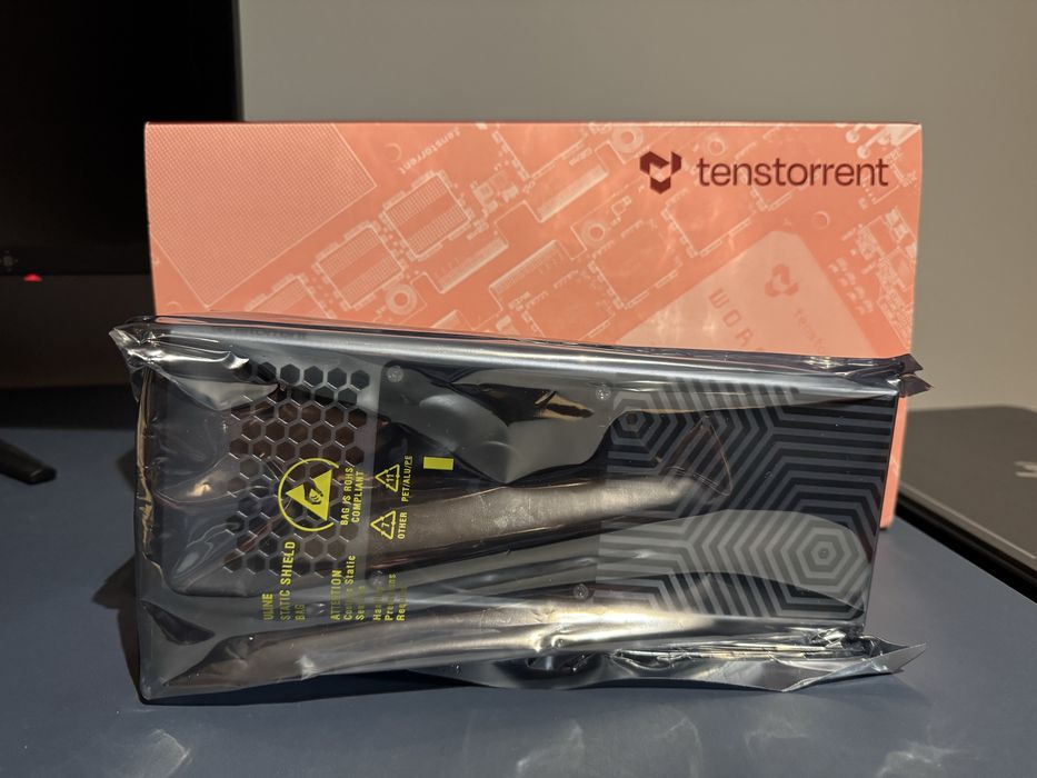 Akcelerator Tenstorrent Wormhole n150d