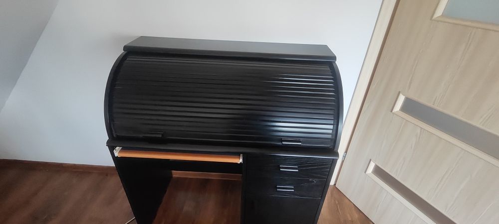 Czarne biurko toaletka