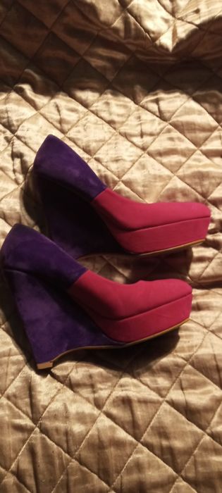 Buty damskie na koturnie