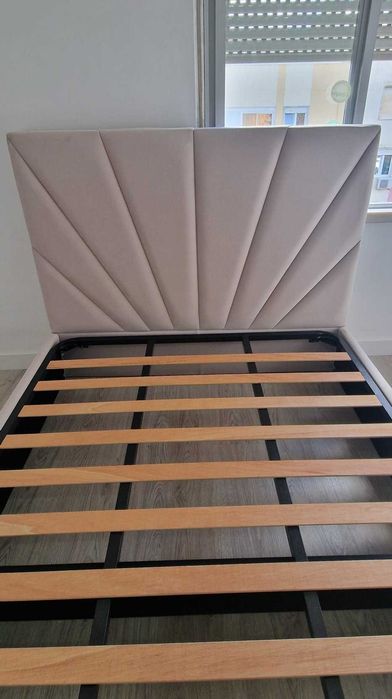 Camas De Casal Estofadas ALTA GAMA - MODELO RAYOS - Top de Gama 190x140m Estrado Incluído!!