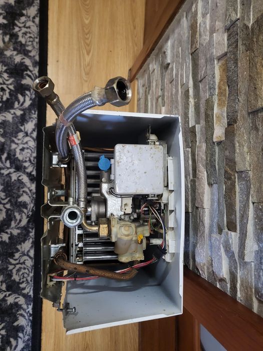 Junkers Bosch gazowy przepływowy ogrzewacz wody WRDP 11-2B MaxiPower.