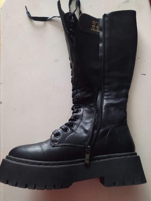 Чорні осінні чоботи