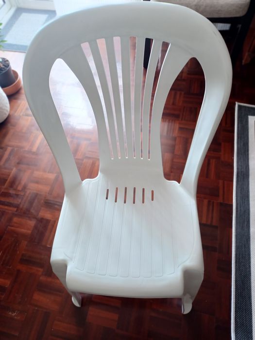 Cadeira de jardim, esplanada ou varanda.