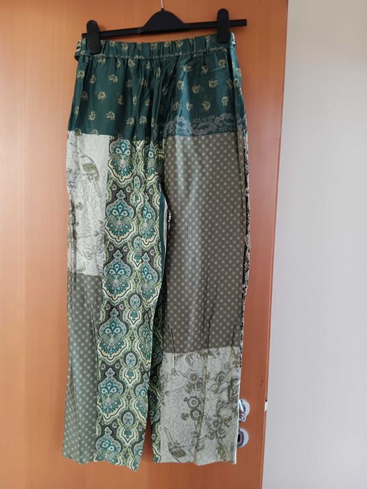 Calcas estampadas em cetim