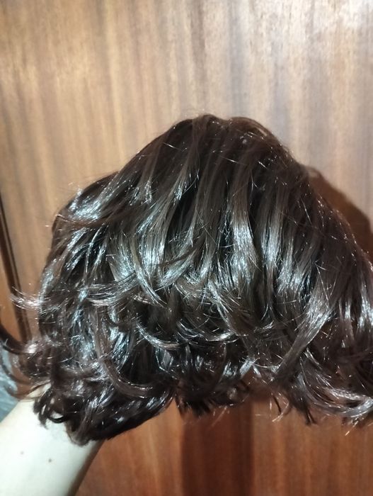 Peruca cabelo curto da cor castanho
